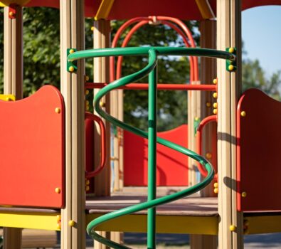 Bezpieczne i trwałe – zalety metalowych placów zabaw dla dzieci