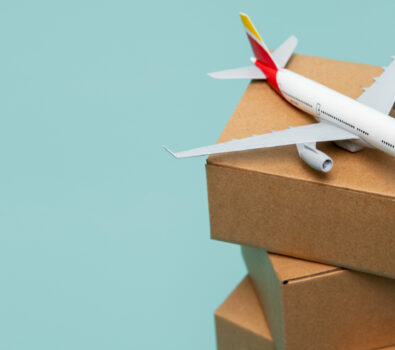 Jak wybrać firmę spedycyjną do transportu lotniczego?