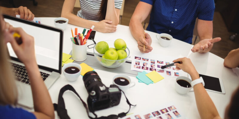 Oklejanie samochodów – nowy trend w reklamie mobilnej