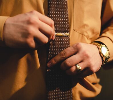 Odkryj sekrety perfekcyjnego składania poszetki Odkryj sekrety perfekcyjnego składania poszetki